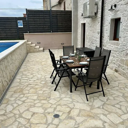 Casa Elira