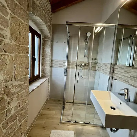 Casa Elira * Sabadin