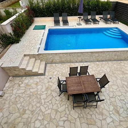 Casa Elira